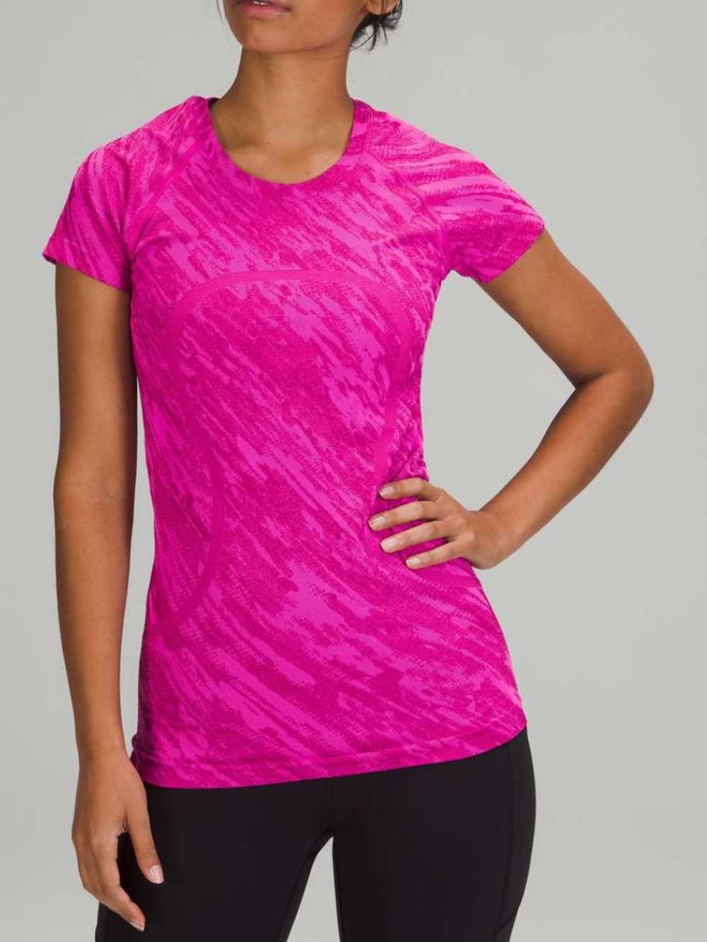 Lululemon Swiftly Tech Short Sleeve Shirt Size 2 Mesh Camo Pow Pink Print Fitted